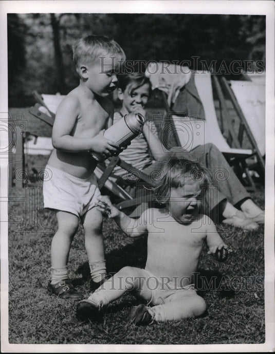 1952 Press Photo Ann Rutledge & Brother Denny in London - Historic Images