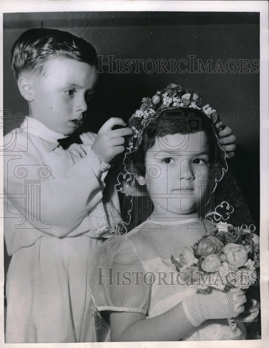 1952 May Queen Jean Early and courtier of Hugh Middle School. - Historic Images