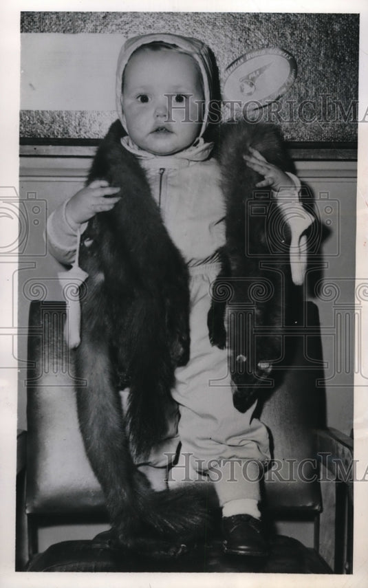 1950 Press Photo Patricia Wilson Dresses Up For Flight To Adopters in New York - Historic Images