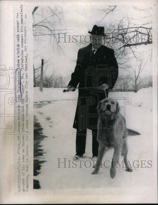 1963 Press Photo Canadian Prime Minister Diefenbaker talks a brisk walk at his - Historic Images