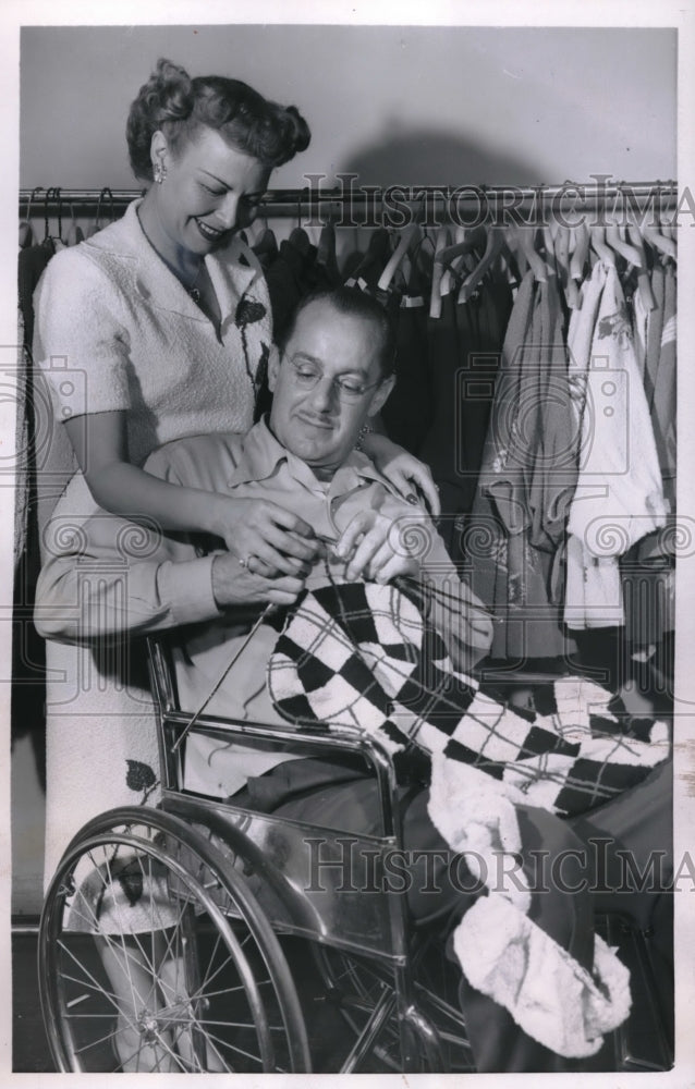 1953 Jim Dunbar, Ex Gi of WWII Expert Knitter Taught By Miss Diane - Historic Images