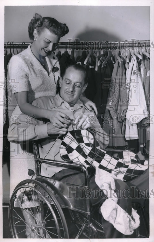 1953 Jim Dunbar, Ex Gi of WWII Expert Knitter Taught By Miss Diane - Historic Images