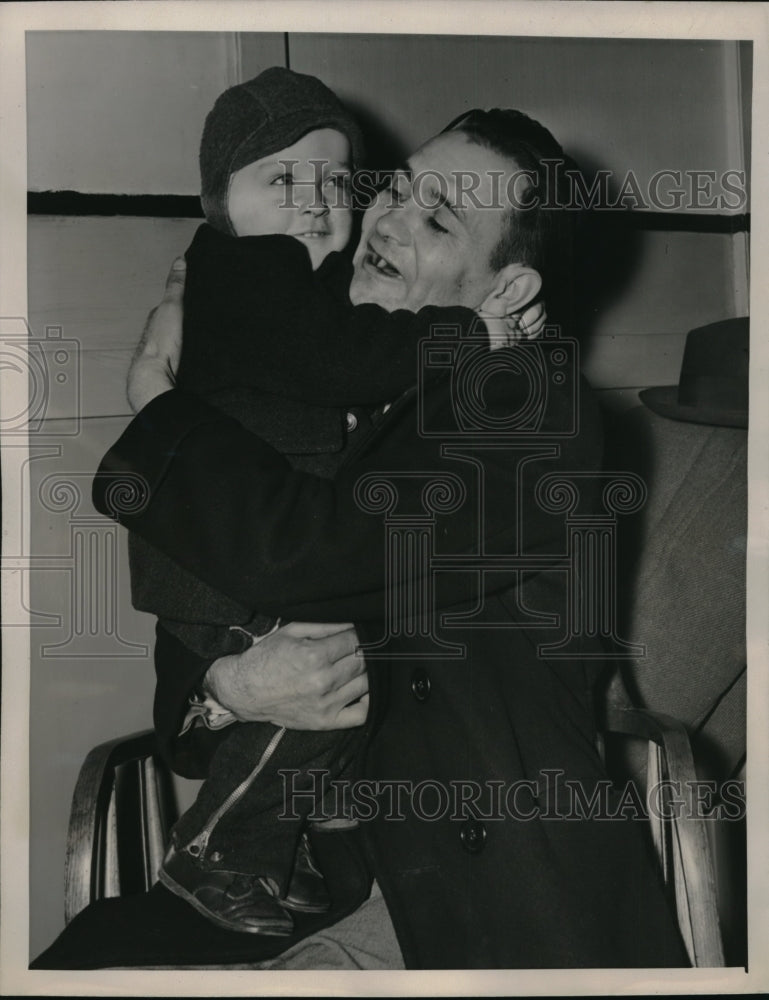 1941 Press Photo Robert Thomas James greeted by father missing for two years. - Historic Images