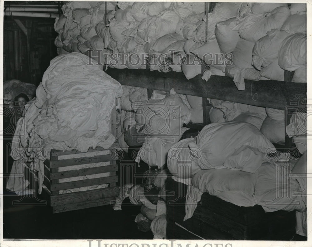 1943 Grace Heiser Pushing Around Evidence Which Is Tons Of Laundry - Historic Images