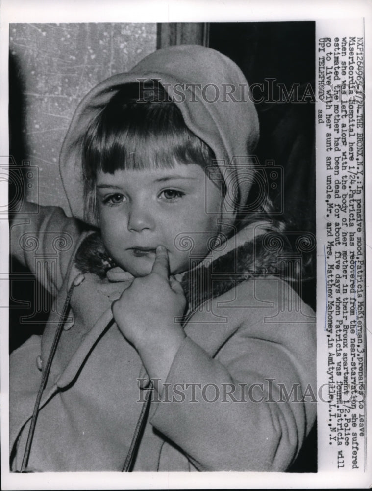 1961 Press Photo Patricia McKiernan Leaving the Hospital After Almost Starving-Historic Images