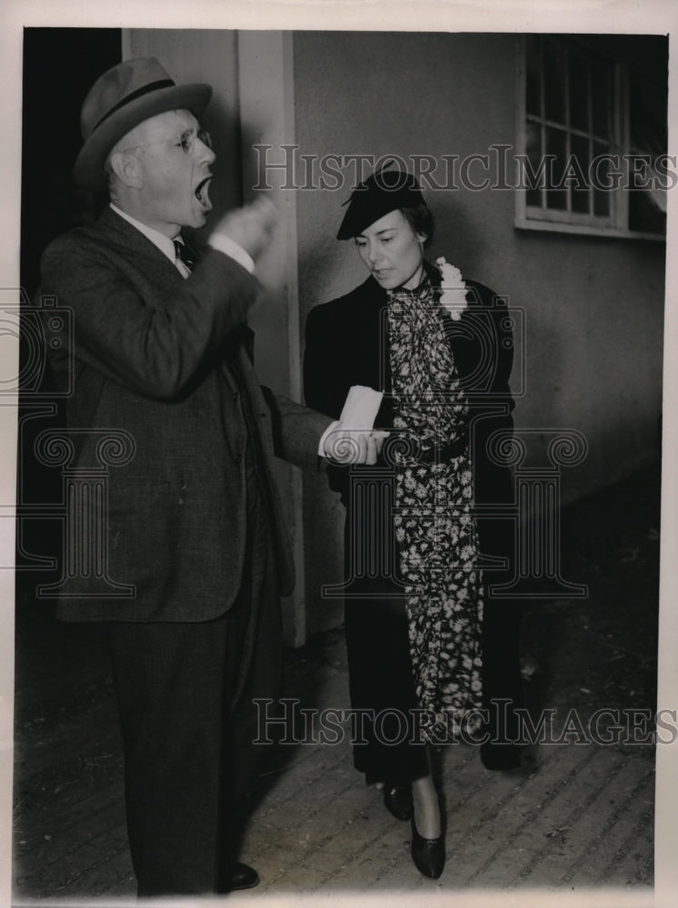 1936 Mr & Mrs Gov Alfred M Landon Eating Peanuts at KS State Fair - Historic Images