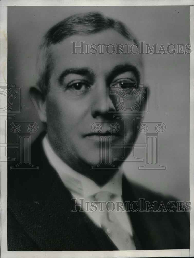 1934 Brother of John Labatt, Hugh sought desperately to make contact - Historic Images