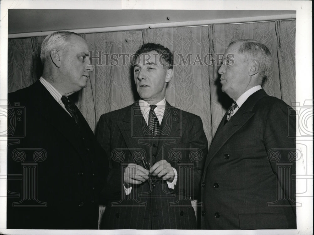 1943 Press Photo Ford Frick at the National League Meeting in New York. - Historic Images