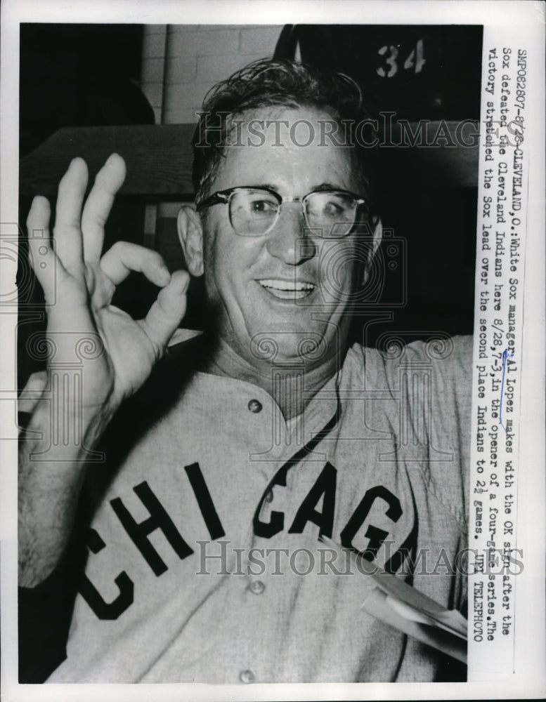 1959 Press Photo White Sox Manager Al Lopez with Ok sign after defeated Indians - Historic Images
