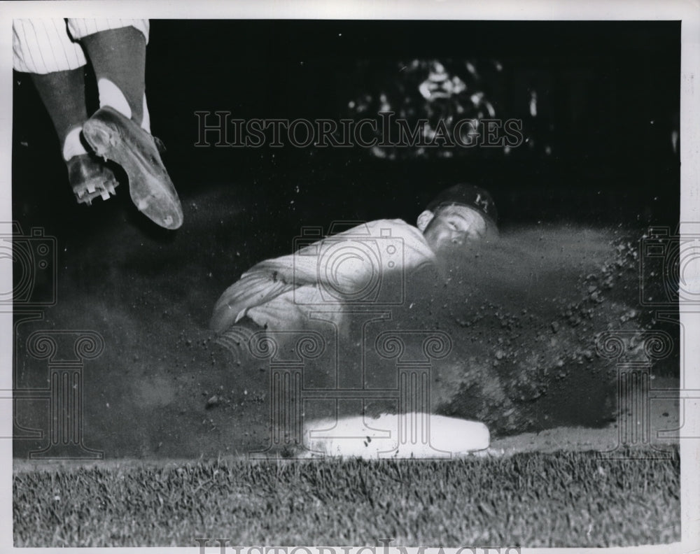 1960 Forest &quot;Woody&quot; Smith third baseman player. - Historic Images