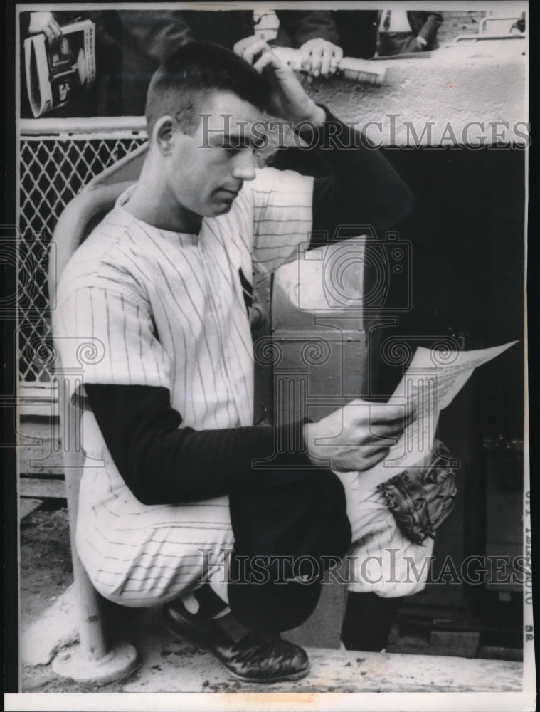 1960 Press Photo New York Yankees Pitcher Bill Stafford At Yankee Stadium-Historic Images