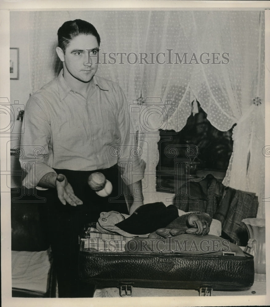 1941 Press Photo Chicago White Sox Pitcher Eugene Stack Caught In Army Draft - Historic Images