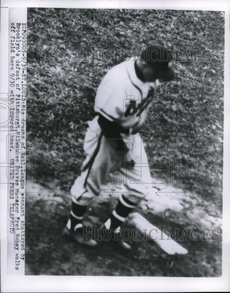 1939 Press Photo Milwaukee Braves Manager Fred Haney Walking Off Field-Historic Images