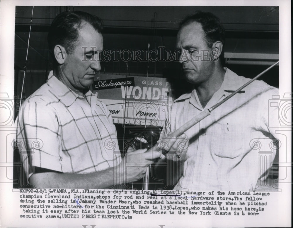 1954 Press Photo Cleveland Indians Al Lopez Buys Fishing Rod, Johnny Vander Meer - Historic Images