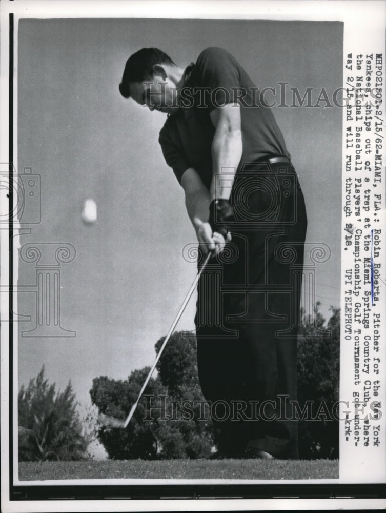 1962 New York Yankees Pitcher Robin Roberts Playing Golf At Club - Historic Images