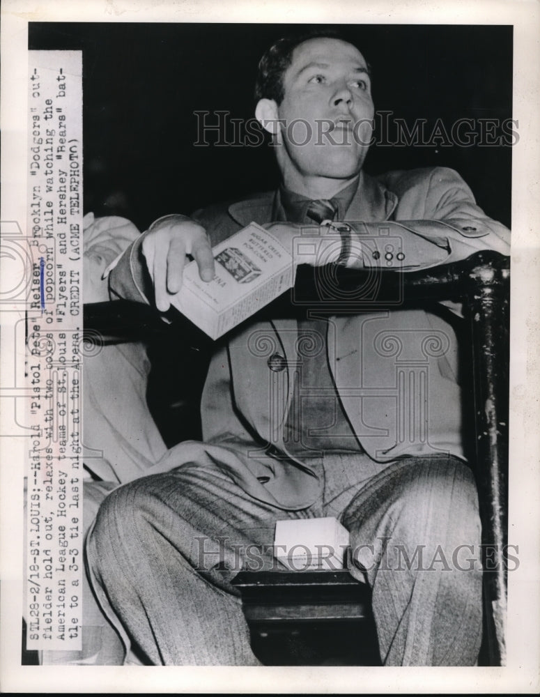 1948 Press Photo Dodgers Outfielder Harold Reiser watched American League Hockey - Historic Images