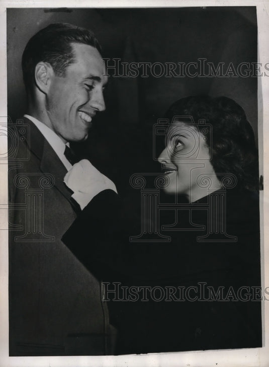 1945 Press Photo Robert 'Bob' Feller Cleveland Indians - Historic Images