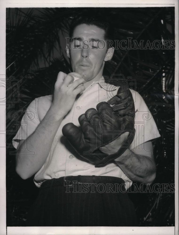 1941 Stephen George Peek Yankee Pitcher thaws out his knuckle ball - Historic Images