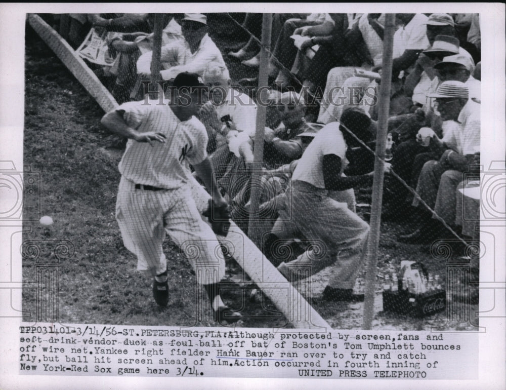 1956 Press Photo Yankee right fielder Hank Bauer attempts to catch foul ball- Historic Images