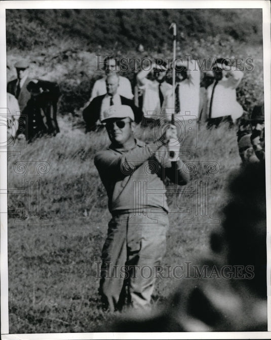 1969 Press Photo Miller Barber watches ball after blasting out of rough-Historic Images
