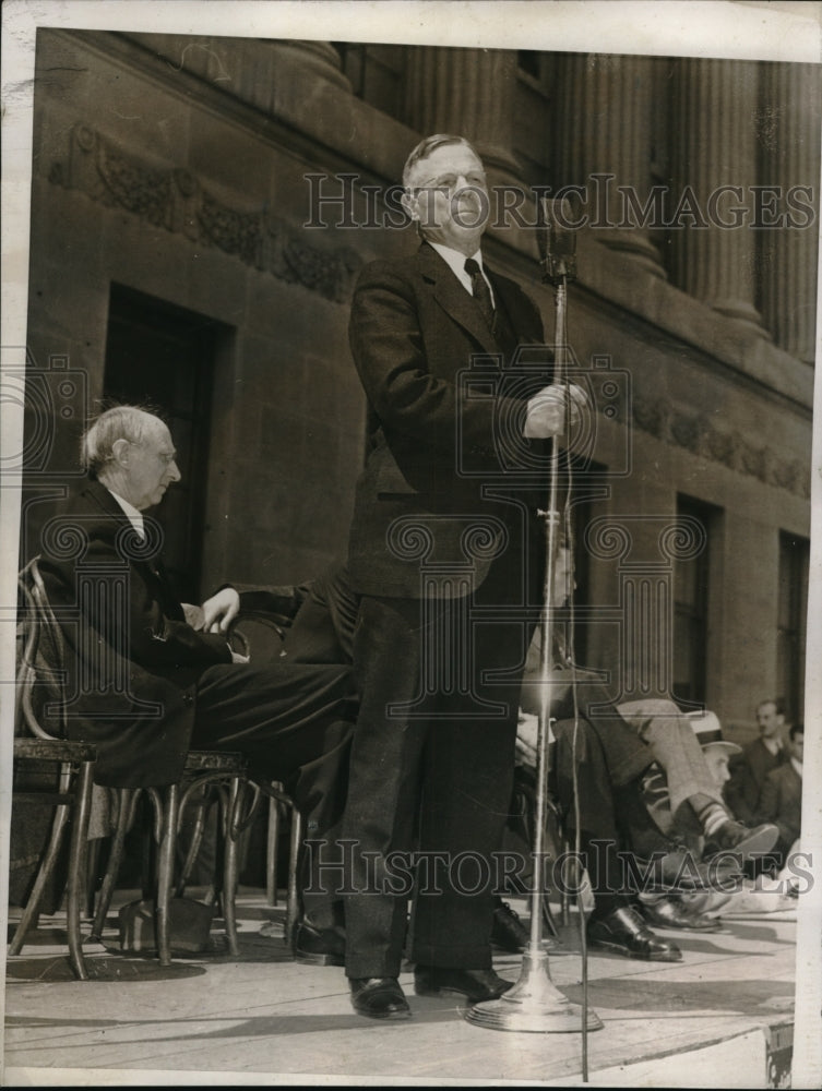 1938 Press Photo William E Odd addressed a student mass meeting Anti War Rally - Historic Images