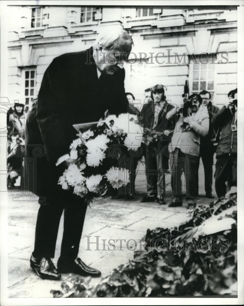 1972 Press Photo British Prime Minister Edward Heath at Cenotaph in Belfast,Ire-Historic Images