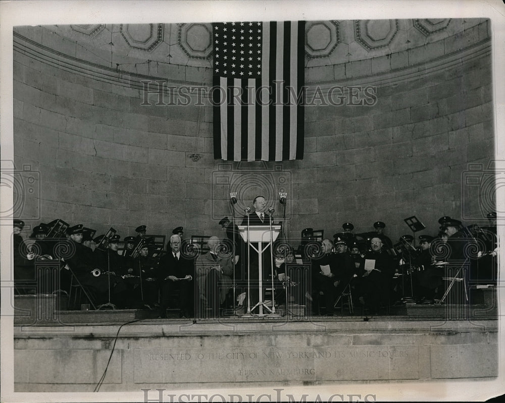 1938 Press Photo Dr Norman Vincent Peale delivers sermon at Easter dawn service - Historic Images