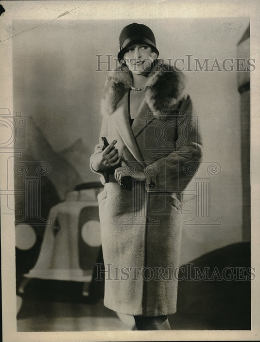 1929 New Street Coat of London Style and Comfort-Historic Images