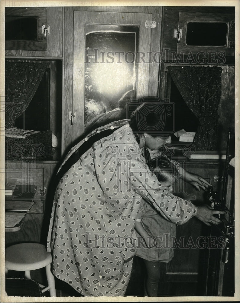 1938 Dr Anna Favermann weighting Child at Farmersville Camps - Historic Images