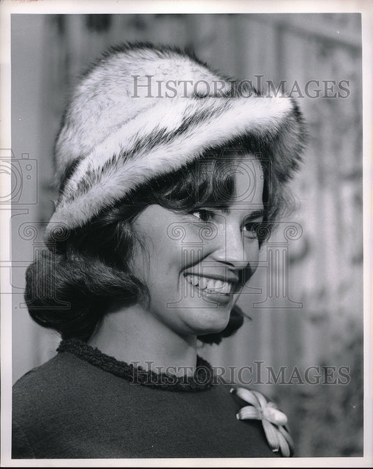 1964 "Miss America 1965" Bonda Van Dyke in Russian fur hat-Historic Images