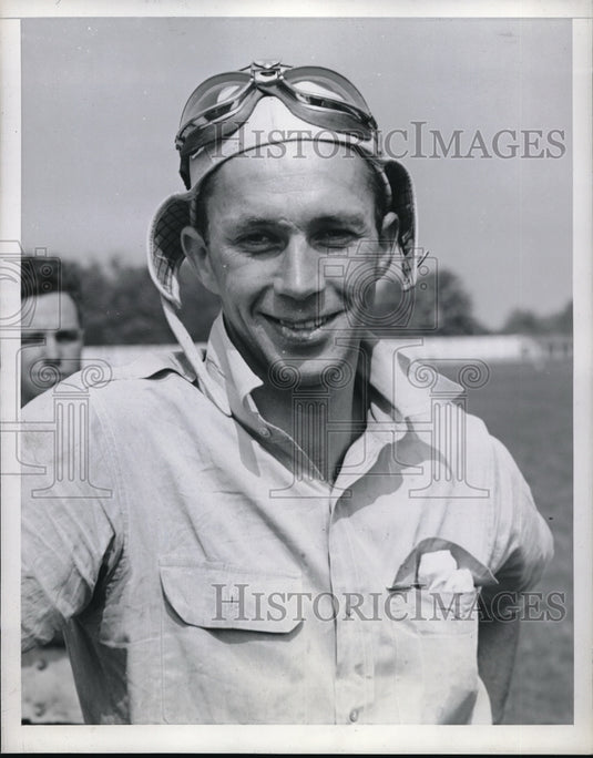 1939 Press Photo Lee Williams ready for an auto race at a track - neb38543 - Historic Images