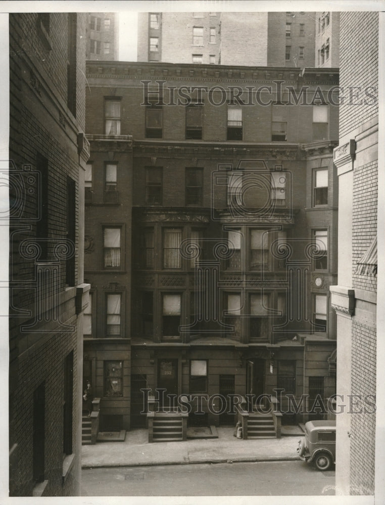 1932 Press Photo Old fashioned brownstone structure at 252 W 105th St-Historic Images