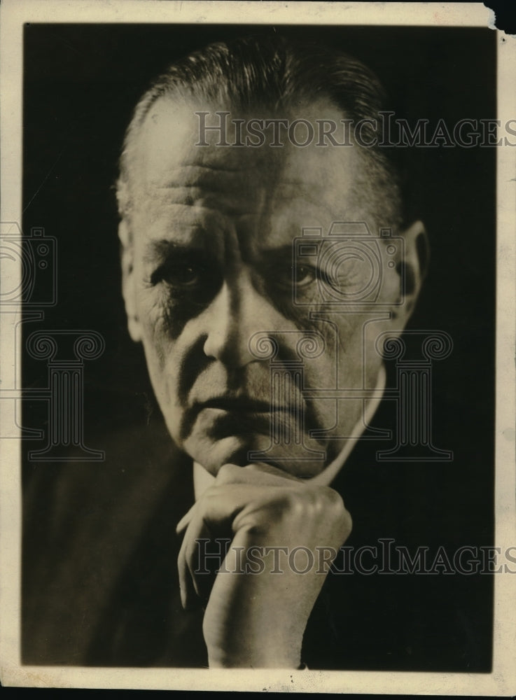 1937 Press Photo Mr WB Maxwell in his business suit - neb38686 - Historic Images