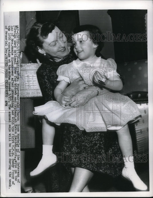 1956 Press Photo Sharon Rose Montele Orphan sits on the lap of Mrs. Eisenhower - Historic Images
