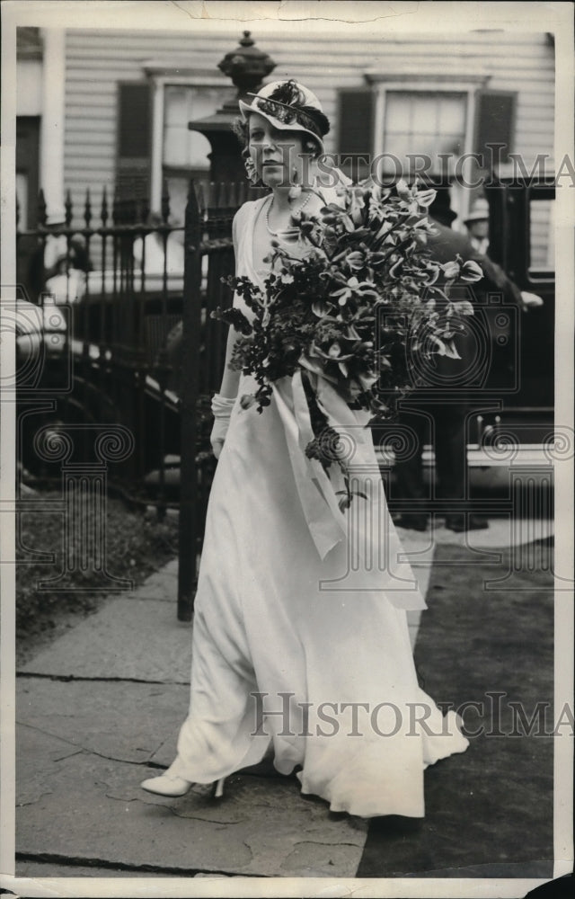 1931 Mrs Edwin M. Post Jr at Newport, R.I. wedding of her sister - Historic Images