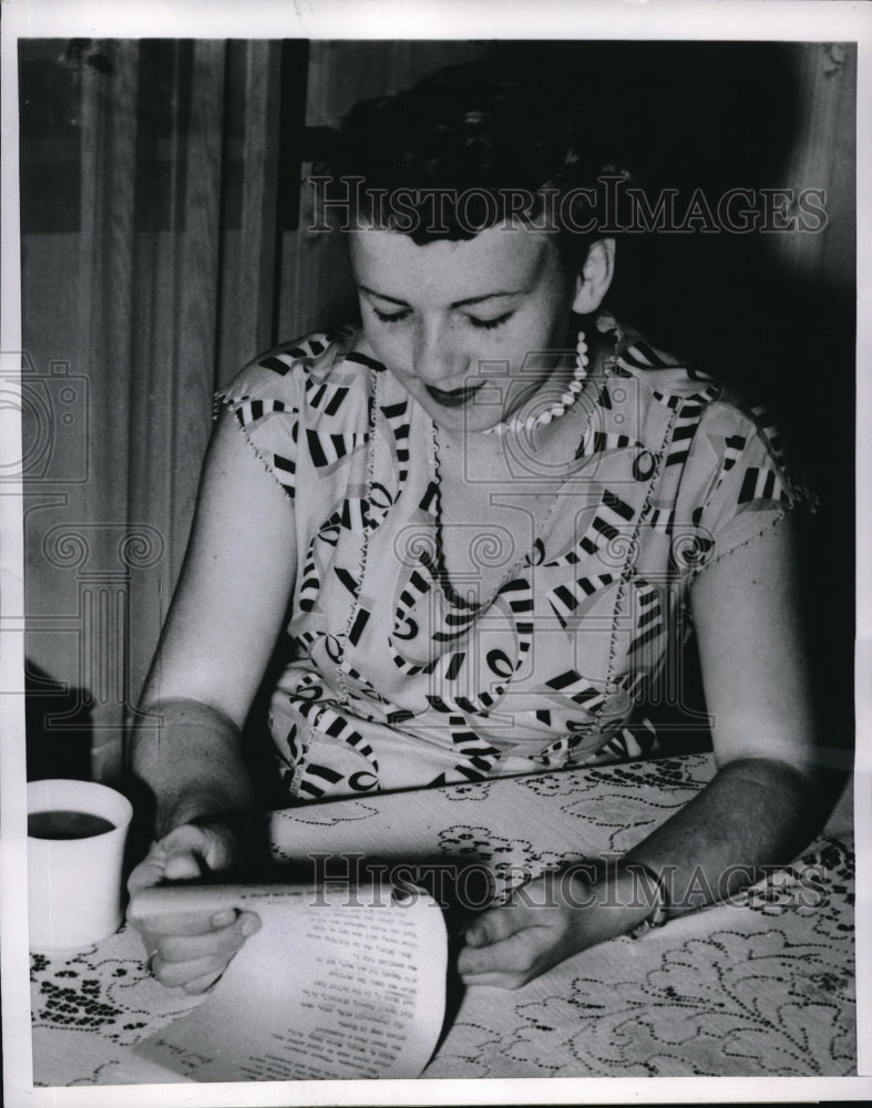 1953 Mrs Avis Meier reads news story of her marriage mixup-Historic Images