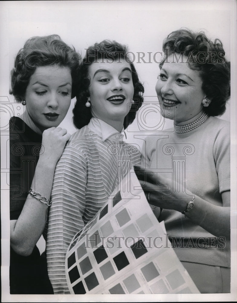 1954 Press Photo Redheads June Thompson, Peggy Peters, Ruth Tornroth, Dress Shop - Historic Images