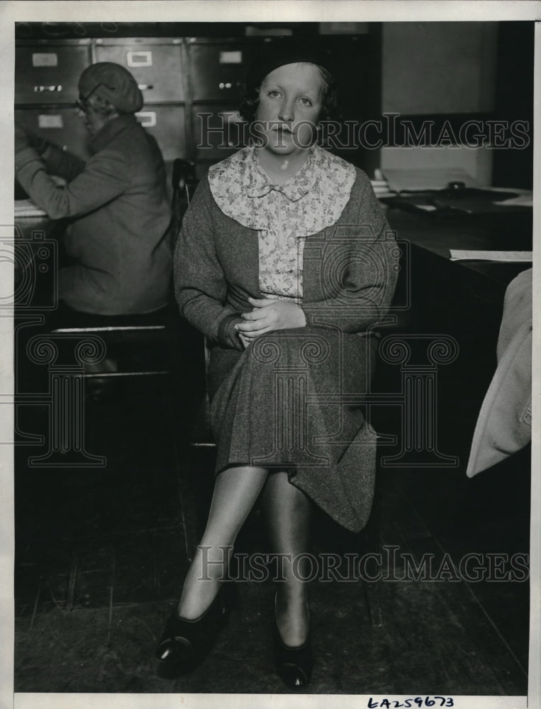 1934 Betty Thompson received a $4000 judgement on betrayal complaint - Historic Images