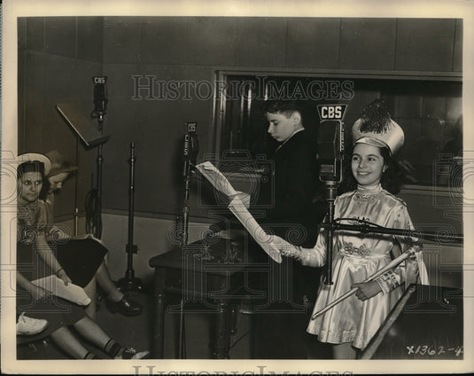 1938 Press Photo Sybil Trent drum major on March of Games on CBS radio-Historic Images