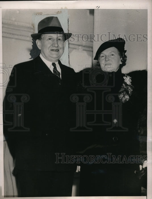 1939 Press Photo Judge Edwin Thomas of US District Court & his wife in NY - Historic Images