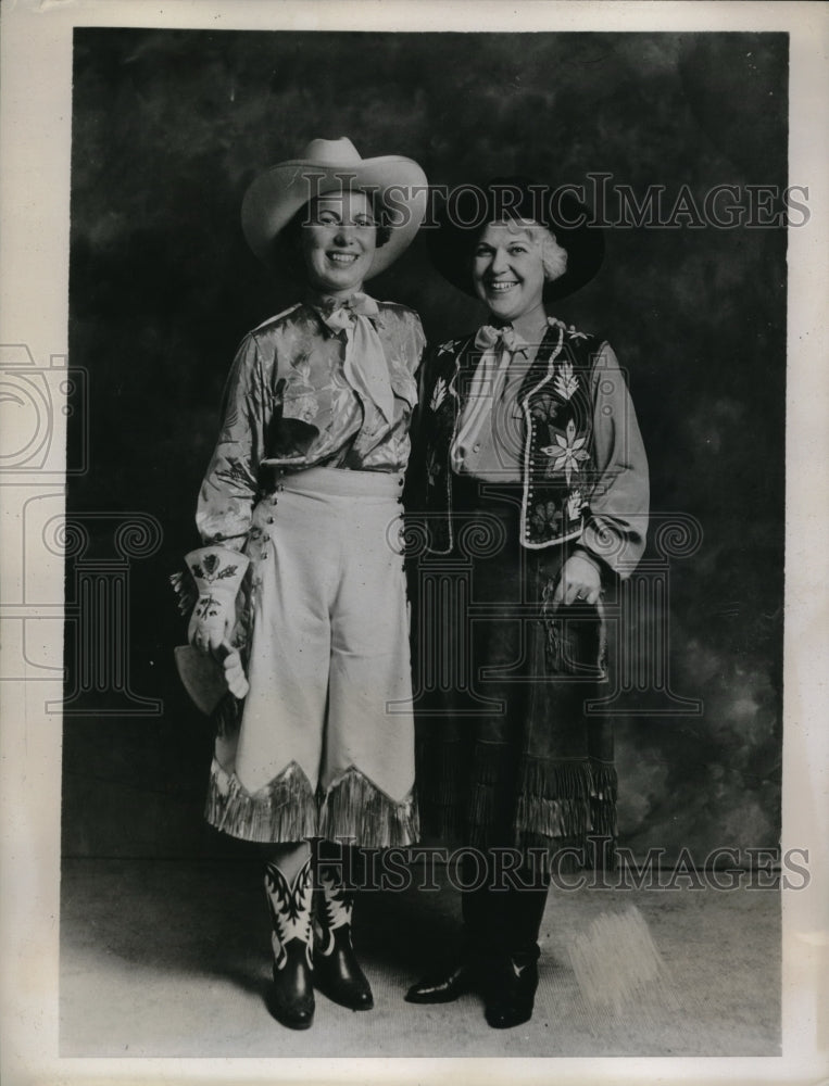1934 Press Photo Laura & Shirley McKee Thompson, "Queen of Pendelton, Ore" - Historic Images