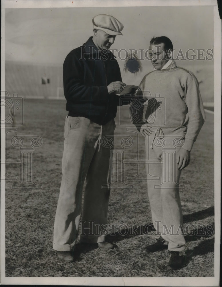 1934 Press Photo Rare Bill Hargiss &amp; Glenn Cunningham at a track meet - Historic Images