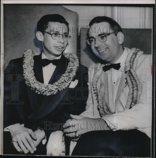 1953 Press Photo Douglas L Hoge & Robert Villanueva Jr Chamber of Commerce - Historic Images