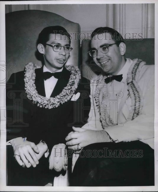 1953 Press Photo Douglas L Hoge & Robert Villanueva Jr Chamber of Commerce - Historic Images