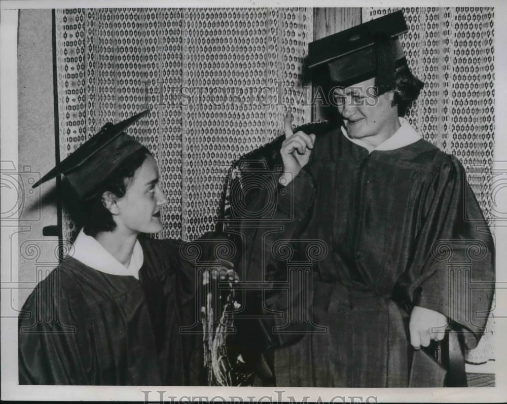 1938 Press Photo Mrs Alvena Taylor, grand daughter B Ann Taylor at U of Wichita-Historic Images