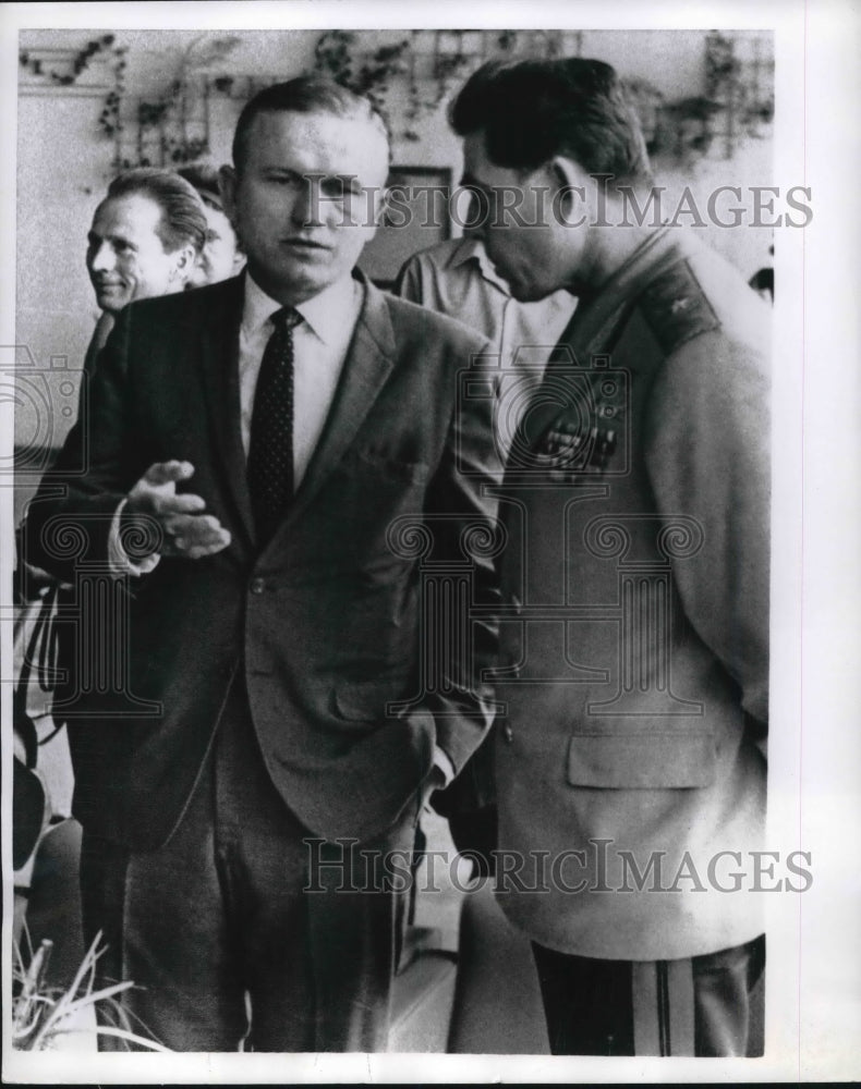 1969 Press Photo Astronaut Frank Borman & Soviet cosmonaut Georgi Beregovoi - Historic Images