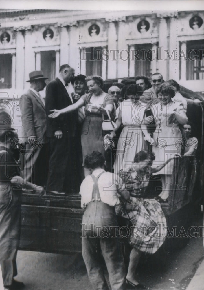 1953 Paris strikers disrupt transport services  - Historic Images