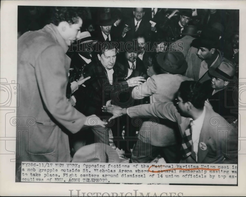 1949 Press Photo National Maritime Union crowds in NYC membership meeting - Historic Images