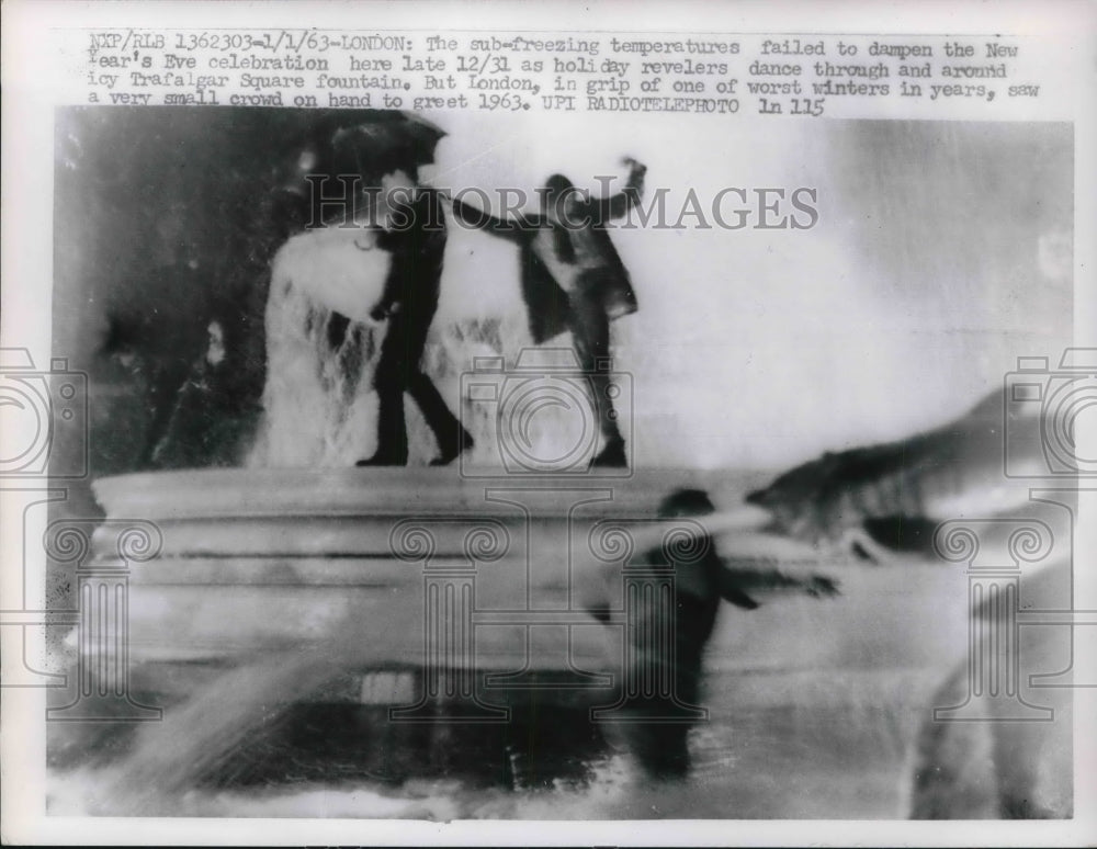 1963 New Year&#39;s Eve Celebration around icy Trafalgar Square Fountain - Historic Images