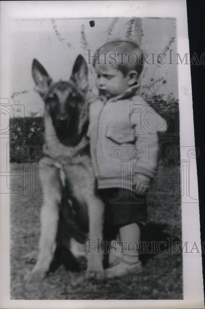 1938 Press Photo Dean Tripp &amp; his pet German shepherd - Historic Images